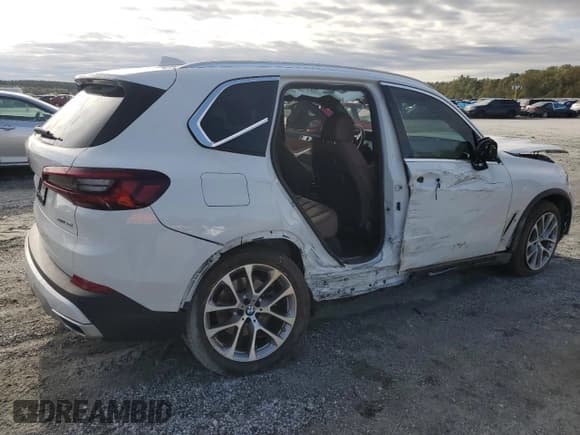 ✅ 2022 BMW X5 xDrive40i • VIN: 5UXCR6C04N9M31119 • Lot: 85009615. Listed on Copart with 24,621 mi. Free auction sales archive from the USA and detailed vehicle history report at DreamBid. Image 3.