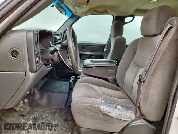 ✅ 2006 Chevrolet Silverado 2500HD Work Truck • VIN: 1GCHC23U56F226352 • Лот: 58729325. Опубликован ранее на Copart с пробегом 243 826 миль. Бесплатный доступ к архиву аукционных продаж из США и подробный отчёт об истории автомобиля на DreamBid. Изображение 7.