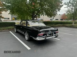 ✅ 1967 Mercedes-Benz 250 • VIN: 250SE086961 • Lot: 77853314. Wystawiony na Copart z przebiegiem 10 933 mil. Bezpłatny archiwum sprzedaży aukcyjnych z USA i szczegółowy raport historii pojazdu na DreamBid. Zdjęcie 3.