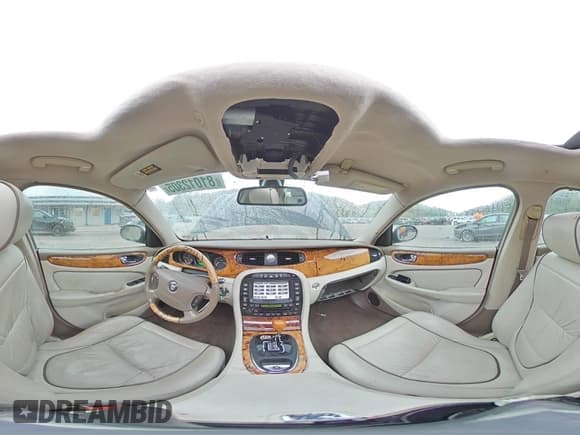 ✅ 2007 Jaguar XJ Vanden Plas • VIN: SAJWA82B17SH18132 • Лот: 81012305. Опубликован ранее на Copart с пробегом 103 682 миль. Бесплатный доступ к архиву аукционных продаж из США и подробный отчёт об истории автомобиля на DreamBid. Изображение 14.