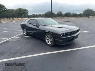 2021 Dodge Challenger SXT z VIN 2C3CDZAG2MH627290, wystawiony jako Copart lot #90298955 z przebiegiem 72 280 mil mil oraz Szkoda całkowita • Salvage title. Historia ofert i sprzedaży dostępna na DreamBid. Obrazek 1.