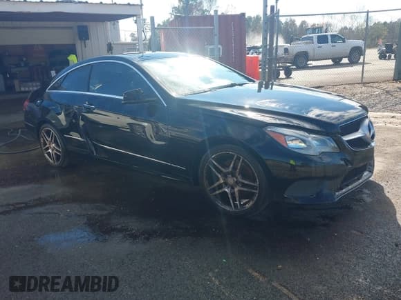 ✅ 2015 Mercedes-Benz E 400 • VIN: WDDKJ6HB5FF305519 • Lot: 43696240. Wystawiony na IAAI z przebiegiem Nie podano. Bezpłatny archiwum sprzedaży aukcyjnych z USA i szczegółowy raport historii pojazdu na DreamBid. Zdjęcie 1.