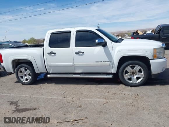 ✅ 2007 Chevrolet Silverado 1500 1LT • VIN: 3GCEC13J97G505483 • Lot: 41911656. Wystawiony na IAAI z przebiegiem 144 415 mil. Bezpłatny archiwum sprzedaży aukcyjnych z USA i szczegółowy raport historii pojazdu na DreamBid. Zdjęcie 13.