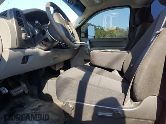 ✅ 2011 Chevrolet Silverado 2500HD Work Truck • VIN: 1GC0KVC81BF208493 • Lot: 75103104. Wystawiony na Copart z przebiegiem 367 527 mil. Bezpłatny archiwum sprzedaży aukcyjnych z USA i szczegółowy raport historii pojazdu na DreamBid. Zdjęcie 7.