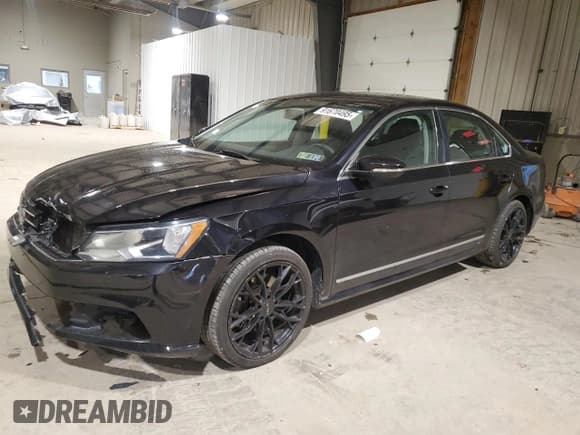 ✅ 2017 Volkswagen Passat S • VIN: 1VWAT7A37HC002915 • Лот: 91670495. Опубликован ранее на Copart с пробегом 70 639 миль. Бесплатный доступ к архиву аукционных продаж из США и подробный отчёт об истории автомобиля на DreamBid. Изображение 1.