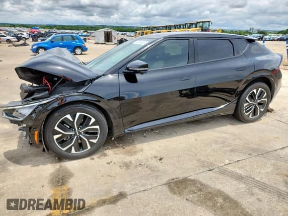✅ 2022 Kia EV6 GT-Line • VIN: KNDC44LA9N5052962 • Лот: 60885465. Опубликован ранее на Copart с пробегом 27 532 миль. Бесплатный доступ к архиву аукционных продаж из США и подробный отчёт об истории автомобиля на DreamBid. Изображение 1.