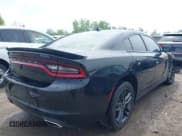 ✅ 2019 Dodge Charger SXT • VIN: 2C3CDXJG7KH710585 • Lot: 42403270. Wystawiony na IAAI z przebiegiem 115 869 mil. Bezpłatny archiwum sprzedaży aukcyjnych z USA i szczegółowy raport historii pojazdu na DreamBid. Zdjęcie 4.
