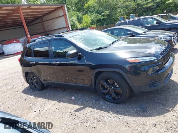 ✅ 2017 Jeep Cherokee Altitude • VIN: 1C4PJLAB3HW617818 • Lot: 42782386. Wystawiony na IAAI z przebiegiem 144 524 mil. Bezpłatny archiwum sprzedaży aukcyjnych z USA i szczegółowy raport historii pojazdu na DreamBid. Zdjęcie 13.