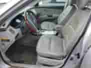 2006 Hyundai Azera SE z VIN KMHFC46F36A087430, wystawiony jako Copart lot #50927485 z przebiegiem 102 868 mil mil oraz Szkoda całkowita • Salvage title. Historia ofert i sprzedaży dostępna na DreamBid. Obrazek 7.