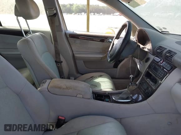 ✅ 2004 Mercedes-Benz C 320 • VIN: WDBRF64J04F551588 • Lot: 41971774. Wystawiony na IAAI z przebiegiem 184 594 mil. Bezpłatny archiwum sprzedaży aukcyjnych z USA i szczegółowy raport historii pojazdu na DreamBid. Zdjęcie 5.