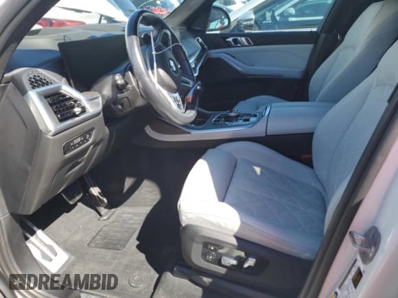 ✅ 2023 BMW X7 M60i • VIN: 5UX33EM07P9P54139 • Лот: 74120224. Опубликован ранее на Copart с пробегом Не указан. Бесплатный доступ к архиву аукционных продаж из США и подробный отчёт об истории автомобиля на DreamBid. Изображение 7.