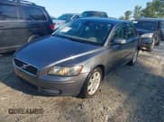 ✅ 2007 Volvo S40 2.4L • VIN: YV1MS382272306323 • Lot: 43110116. Wystawiony na IAAI z przebiegiem 156 009 mil. Bezpłatny archiwum sprzedaży aukcyjnych z USA i szczegółowy raport historii pojazdu na DreamBid. Zdjęcie 2.
