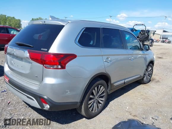 ✅ 2020 Mitsubishi Outlander ES • VIN: JA4AZ3A30LZ040545 • Лот: 43133324. Опубликован ранее на IAAI с пробегом 145 495 миль. Бесплатный доступ к архиву аукционных продаж из США и подробный отчёт об истории автомобиля на DreamBid. Изображение 4.