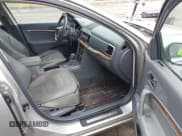 ✅ 2010 Lincoln MKZ • VIN: 3LNHL2GC9AR752086 • Lot: 43298413. Listed on IAAI with 140,772 mi. Free auction sales archive from the USA and detailed vehicle history report at DreamBid. Image 5.