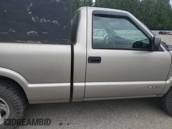 2002 Chevrolet S-10 LS with VIN 1GCCS145128197686, listed as a Copart auction lot 62861485 with 347,488 mi miles and Clean title. Bid and sale history available at DreamBid. Image 10.
