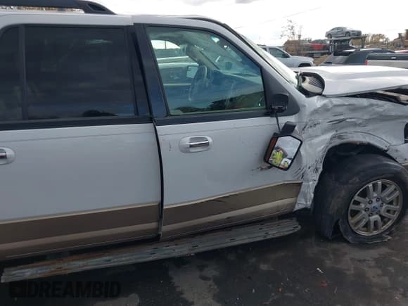 ✅ 2013 Ford Expedition Max XLT • VIN: 1FMJK1J5XDEF29202 • Lot: 43726370. Wystawiony na IAAI z przebiegiem 243 790 mil. Bezpłatny archiwum sprzedaży aukcyjnych z USA i szczegółowy raport historii pojazdu na DreamBid. Zdjęcie 6.