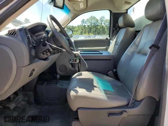 ✅ 2014 Chevrolet Silverado 2500HD Work Truck • VIN: 1GC0KVCG2EF165889 • Лот: 69991135. Опубликован ранее на Copart с пробегом 229 423 миль. Бесплатный доступ к архиву аукционных продаж из США и подробный отчёт об истории автомобиля на DreamBid. Изображение 7.