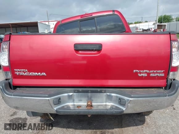 ✅ 2010 Toyota Tacoma PreRunner • VIN: 3TMJU4GN1AM107381 • Lot: 42439023. Listed on IAAI with Not provided. Free auction sales archive from the USA and detailed vehicle history report at DreamBid. Image 17.