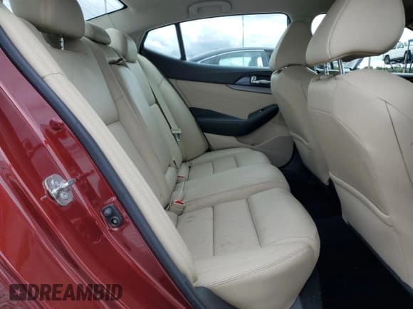 ✅ 2017 Nissan Maxima SV • VIN: 1N4AA6AP7HC455489 • Lot: 83783735. Wystawiony na Copart z przebiegiem 118 801 mil. Bezpłatny archiwum sprzedaży aukcyjnych z USA i szczegółowy raport historii pojazdu na DreamBid. Zdjęcie 10.