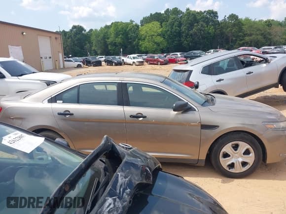 ✅ 2015 Ford Police Interceptor • VIN: 1FAHP2MK2FG135699 • Lot: 42614660. Listed on IAAI with 113,927 mi. Free auction sales archive from the USA and detailed vehicle history report at DreamBid. Image 13.