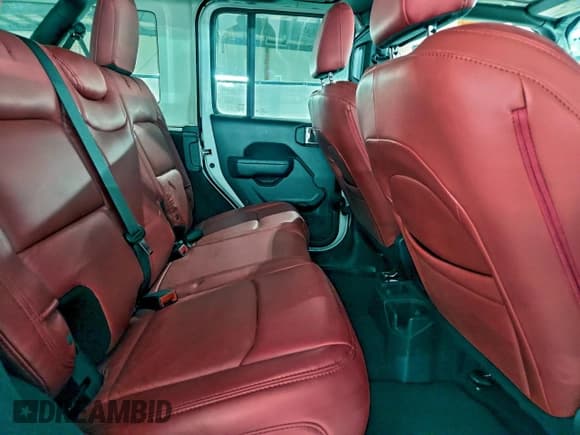 ✅ 2023 Jeep Wrangler Rubicon • VIN: 1C4HJXFG7PW560702 • Lot: 95872145. Wystawiony na Copart z przebiegiem 33 860 mil. Bezpłatny archiwum sprzedaży aukcyjnych z USA i szczegółowy raport historii pojazdu na DreamBid. Zdjęcie 11.