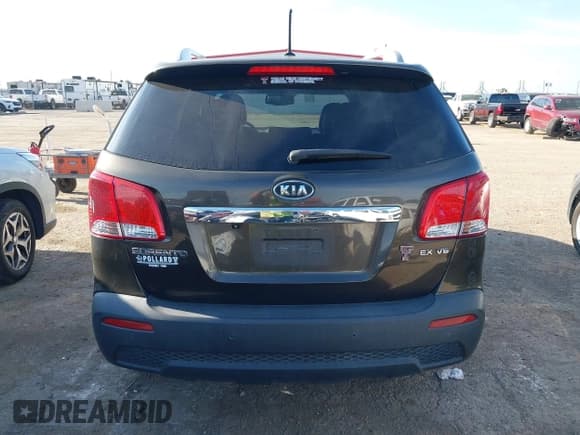 ✅ 2011 Kia Sorento EX • VIN: 5XYKU4A27BG101182 • Lot: 43243379. Listed on IAAI with 223,351 mi. Free auction sales archive from the USA and detailed vehicle history report at DreamBid. Image 16.