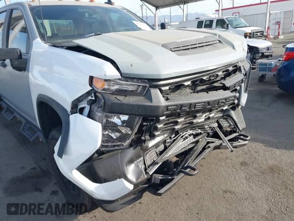 2020 Chevrolet Silverado 2500HD Work Truck z VIN 1GC1YLEY3LF274761, wystawiony jako IAAI lot #40893959 z przebiegiem 191 742 mil mil oraz . Historia ofert i sprzedaży dostępna na DreamBid. Obrazek 6.