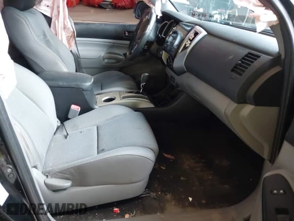 ✅ 2014 Toyota Tacoma • VIN: 3TMLU4ENXEM143779 • Lot: 43475792. Listed on IAAI with 156,975 mi. Free auction sales archive from the USA and detailed vehicle history report at DreamBid. Image 5.