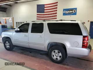 ✅ 2014 Chevrolet Suburban LT • VIN: 1GNSKJE77ER120211 • Lot: 62469424. Wystawiony na Copart z przebiegiem 213 282 mil. Bezpłatny archiwum sprzedaży aukcyjnych z USA i szczegółowy raport historii pojazdu na DreamBid. Zdjęcie 2.