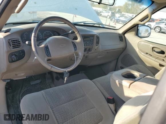 ✅ 2002 Ford F-150 XL • VIN: 2FTRF17W72CA39637 • Lot: 76827724. Wystawiony na Copart z przebiegiem Nie podano. Bezpłatny archiwum sprzedaży aukcyjnych z USA i szczegółowy raport historii pojazdu na DreamBid. Zdjęcie 8.