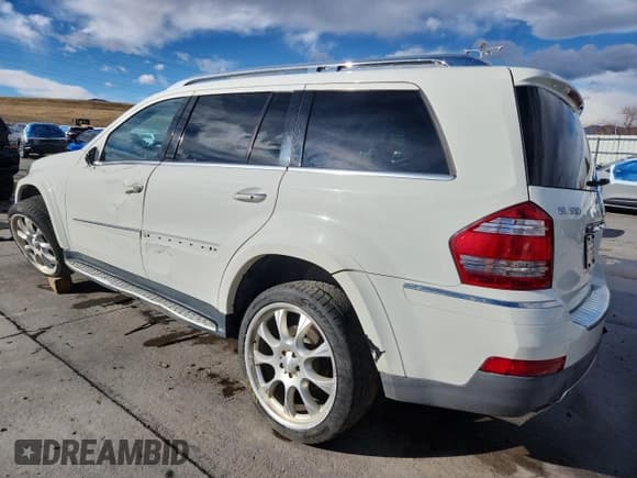✅ 2008 Mercedes-Benz GL 550 • VIN: 4JGBF86E38A399447 • Lot: 92295745. Wystawiony na Copart z przebiegiem 107 817 mil. Bezpłatny archiwum sprzedaży aukcyjnych z USA i szczegółowy raport historii pojazdu na DreamBid. Zdjęcie 2.