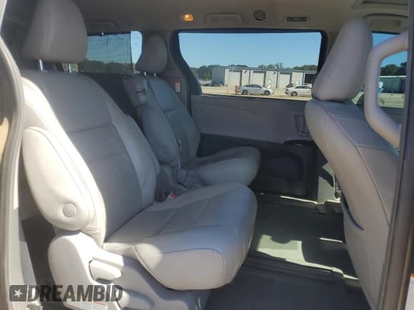 ✅ 2018 Toyota Sienna XLE • VIN: 5TDYZ3DC4JS952903 • Lot: 86446965. Listed on Copart with 173,573 mi. Free auction sales archive from the USA and detailed vehicle history report at DreamBid. Image 11.