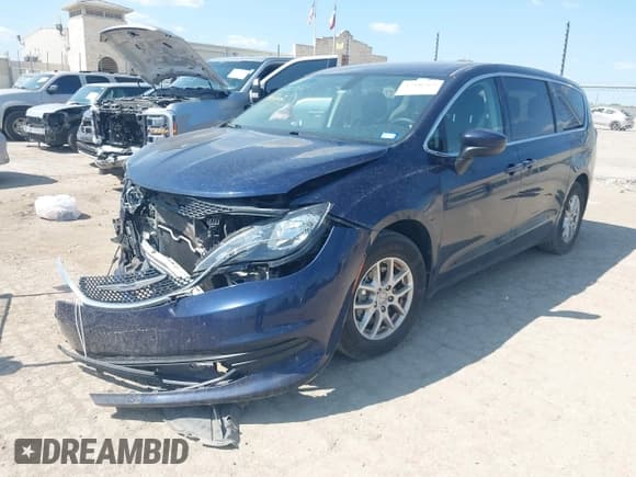 ✅ 2020 Chrysler Voyager LX • VIN: 2C4RC1CG0LR243394 • Lot: 42946869. Listed on IAAI with 119,605 mi. Free auction sales archive from the USA and detailed vehicle history report at DreamBid. Image 2.