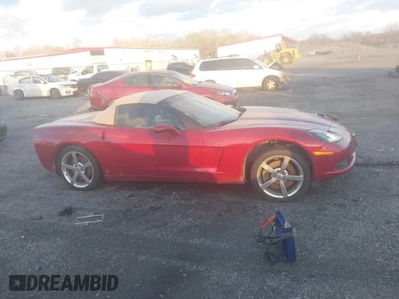 ✅ 2008 Chevrolet Corvette • VIN: 1G1YY36W985120265 • Lot: 43638631. Wystawiony na IAAI z przebiegiem 114 357 mil. Bezpłatny archiwum sprzedaży aukcyjnych z USA i szczegółowy raport historii pojazdu na DreamBid. Zdjęcie 13.