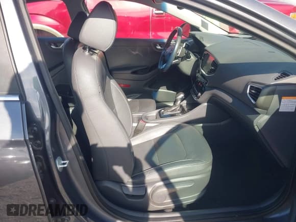 ✅ 2018 Hyundai Ioniq Limited • VIN: KMHC05LC0JU083970 • Lot: 40954180. Wystawiony na IAAI z przebiegiem 110 408 mil. Bezpłatny archiwum sprzedaży aukcyjnych z USA i szczegółowy raport historii pojazdu na DreamBid. Zdjęcie 5.