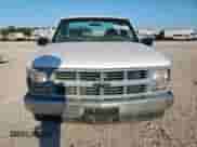 1998 Chevrolet Silverado 1500 z VIN 1GCEC14W5WZ275210, wystawiony jako Copart lot #84660155 z przebiegiem 137 219 mil mil oraz Nie do naprawy • Non repairable. Historia ofert i sprzedaży dostępna na DreamBid. Obrazek 5.