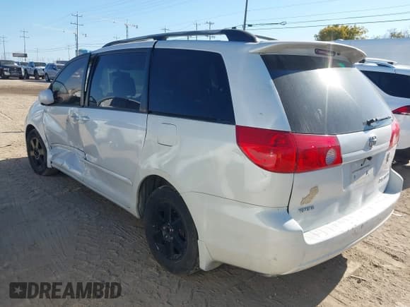 ✅ 2008 Toyota Sienna XLE • VIN: 5TDZK22C88S103891 • Lot: 43677725. Wystawiony na IAAI z przebiegiem 166 758 mil. Bezpłatny archiwum sprzedaży aukcyjnych z USA i szczegółowy raport historii pojazdu na DreamBid. Zdjęcie 3.
