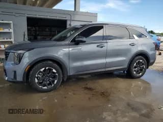 ✅ 2025 Kia Sorento S • VIN: 5XYRL4JCXSG346021 • Lot: 84432405. Listed on Copart with 6,128 mi. Free auction sales archive from the USA and detailed vehicle history report at DreamBid. Image 1.