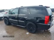 ✅ 2009 Cadillac Escalade • VIN: 1GYFK435X9R131555 • Lot: 43024871. Wystawiony na IAAI z przebiegiem 216 485 mil. Bezpłatny archiwum sprzedaży aukcyjnych z USA i szczegółowy raport historii pojazdu na DreamBid. Zdjęcie 3.