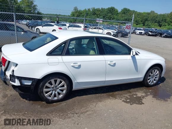 ✅ 2014 Audi A4 Premium • VIN: WAUBFAFL8EN018199 • Лот: 42512174. Опубликован ранее на IAAI с пробегом 106 038 миль. Бесплатный доступ к архиву аукционных продаж из США и подробный отчёт об истории автомобиля на DreamBid. Изображение 14.