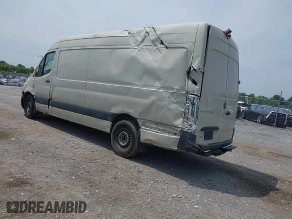 ✅ 2023 Mercedes-Benz Sprinter • VIN: W1W4NCHY5PT132599 • Lot: 42894117. Listed on IAAI with 121,205 mi. Free auction sales archive from the USA and detailed vehicle history report at DreamBid. Image 3.
