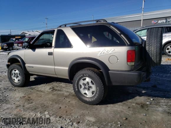 ✅ 2002 Chevrolet Blazer LS • VIN: 1GNCT18W62K150177 • Lot: 39455153. Wystawiony na Copart z przebiegiem 160 281 mil. Bezpłatny archiwum sprzedaży aukcyjnych z USA i szczegółowy raport historii pojazdu na DreamBid. Zdjęcie 2.