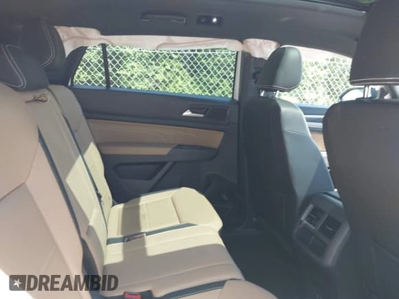 ✅ 2023 Volkswagen Atlas SE • VIN: 1V2KC2CA2PC220778 • Lot: 42136136. Listed on IAAI with 30,370 mi. Free auction sales archive from the USA and detailed vehicle history report at DreamBid. Image 8.