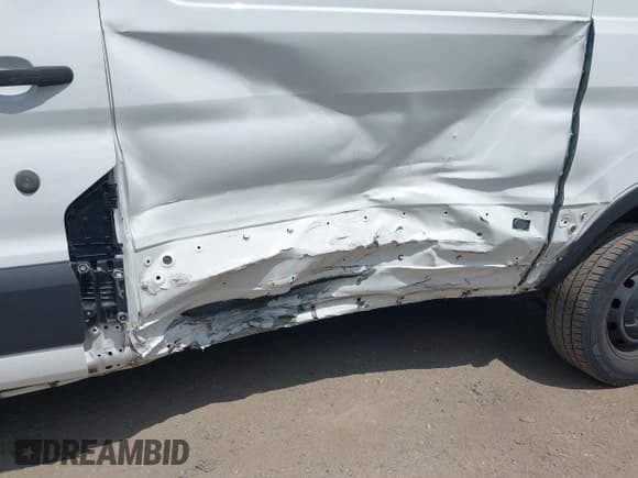 ✅ 2019 Ford Transit • VIN: 1FTYR1ZM1KKA89346 • Lot: 42585043. Wystawiony na IAAI z przebiegiem 103 067 mil. Bezpłatny archiwum sprzedaży aukcyjnych z USA i szczegółowy raport historii pojazdu na DreamBid. Zdjęcie 6.