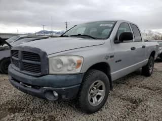 2008 Dodge 1500 ST z VIN 1D7HU18268J238062, wystawiony jako Copart lot #84924664 z przebiegiem 171 135 mil mil oraz Szkoda całkowita • Salvage title. Historia ofert i sprzedaży dostępna na DreamBid. Obrazek 1.