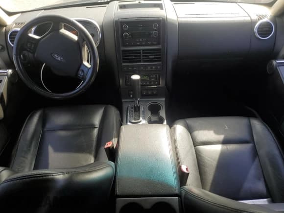 ✅ 2010 Ford Explorer Sport Trac Limited • VIN: 1FMEU5DE7AUA33547 • Лот: 87218865. Опубликован ранее на Copart с пробегом 169 462 миль. Бесплатный доступ к архиву аукционных продаж из США и подробный отчёт об истории автомобиля на DreamBid. Изображение 8.