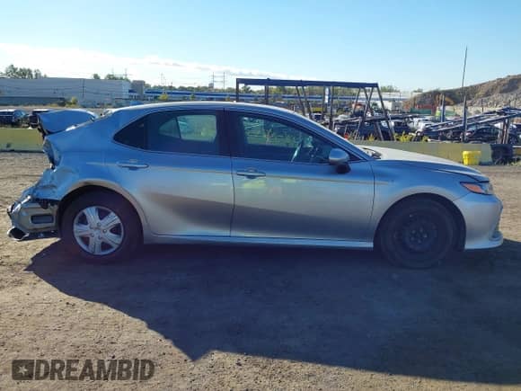 2021 Toyota Camry Hybrid LE z VIN 4T1C31AK5MU561685, wystawiony jako IAAI lot #43388923 z przebiegiem 201 356 mil mil oraz . Historia ofert i sprzedaży dostępna na DreamBid. Obrazek 13.