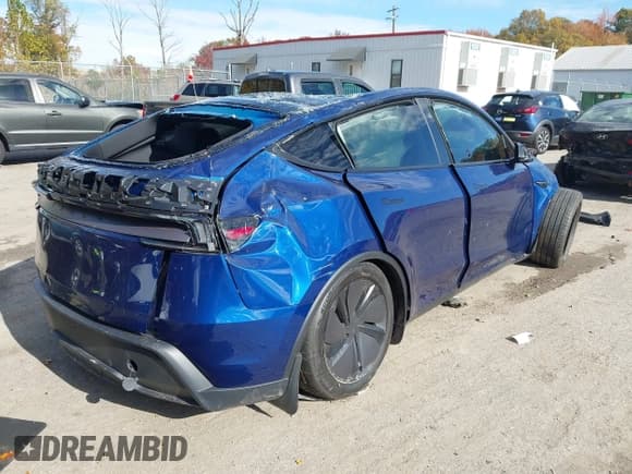 ✅ 2026 Tesla Model Y Long Range • VIN: 7SAYGDED9TA486086 • Lot: 43591474. Listed on IAAI with 1,704 mi. Free auction sales archive from the USA and detailed vehicle history report at DreamBid. Image 4.