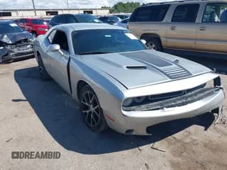 ✅ 2019 Dodge Challenger SXT • VIN: 2C3CDZAG4KH744639 • Lot: 43282448. Wystawiony na IAAI z przebiegiem 166 837 mil. Bezpłatny archiwum sprzedaży aukcyjnych z USA i szczegółowy raport historii pojazdu na DreamBid. Zdjęcie 1.