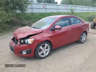 2012 Chevrolet Sonic LTZ z VIN 1G1JE5SH5C4152268, wystawiony jako Copart lot #61047295 z przebiegiem 137 502 mil mil oraz Szkoda całkowita • Salvage title. Historia ofert i sprzedaży dostępna na DreamBid. Obrazek 1.